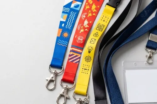 Lanyard: Pengertian, Jenis Bahan, Teknik Cetak, dan Tips Memilihnya